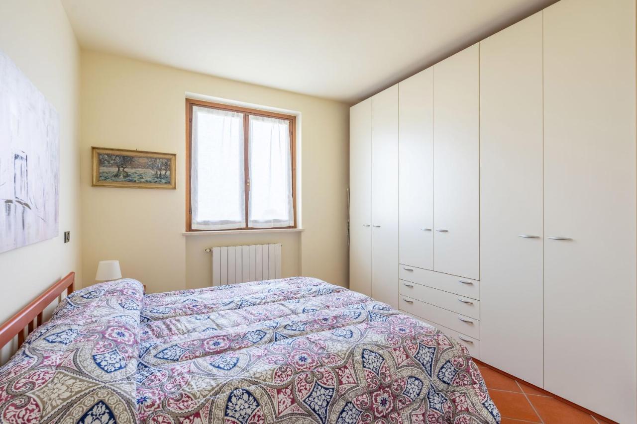 Pool - Marge Apartment - By Host4U Padenghe sul Garda Buitenkant foto