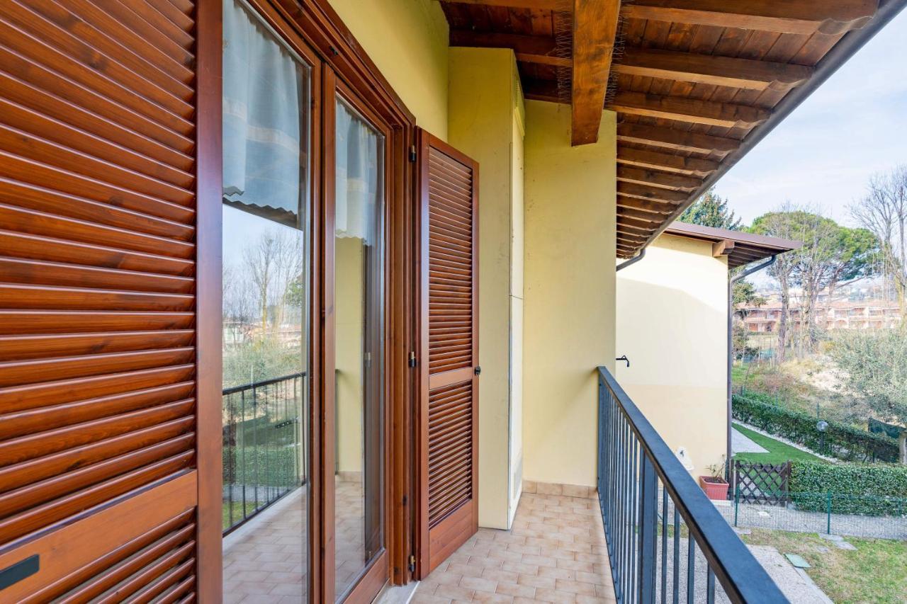 Pool - Marge Apartment - By Host4U Padenghe sul Garda Buitenkant foto