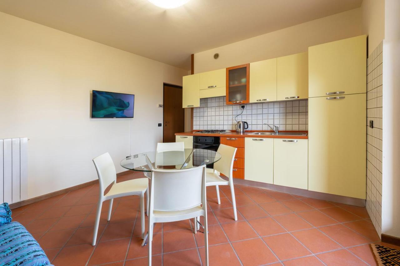 Pool - Marge Apartment - By Host4U Padenghe sul Garda Buitenkant foto