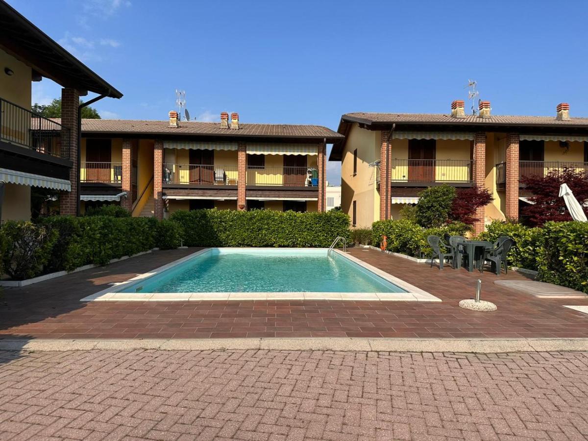 Pool - Marge Apartment - By Host4U Padenghe sul Garda Buitenkant foto